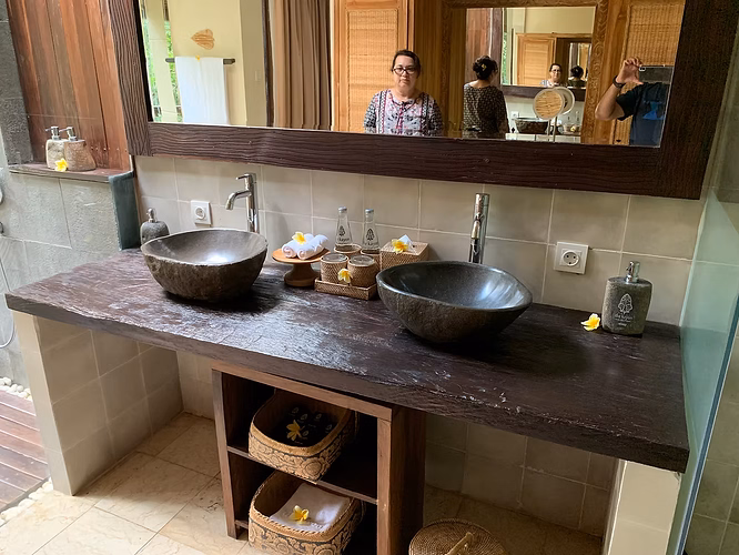 kanyon-bathroom